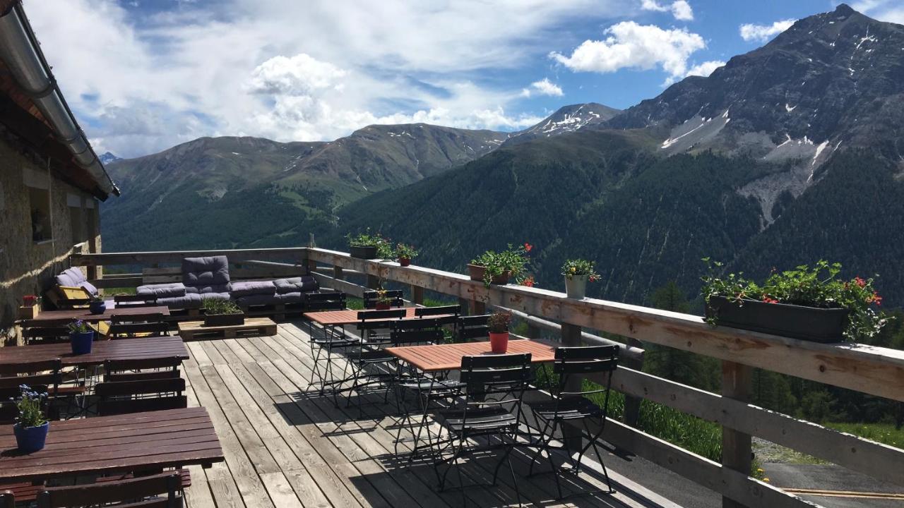 Alp Es-Cha Dadour Bed & Breakfast Madulain Bagian luar foto