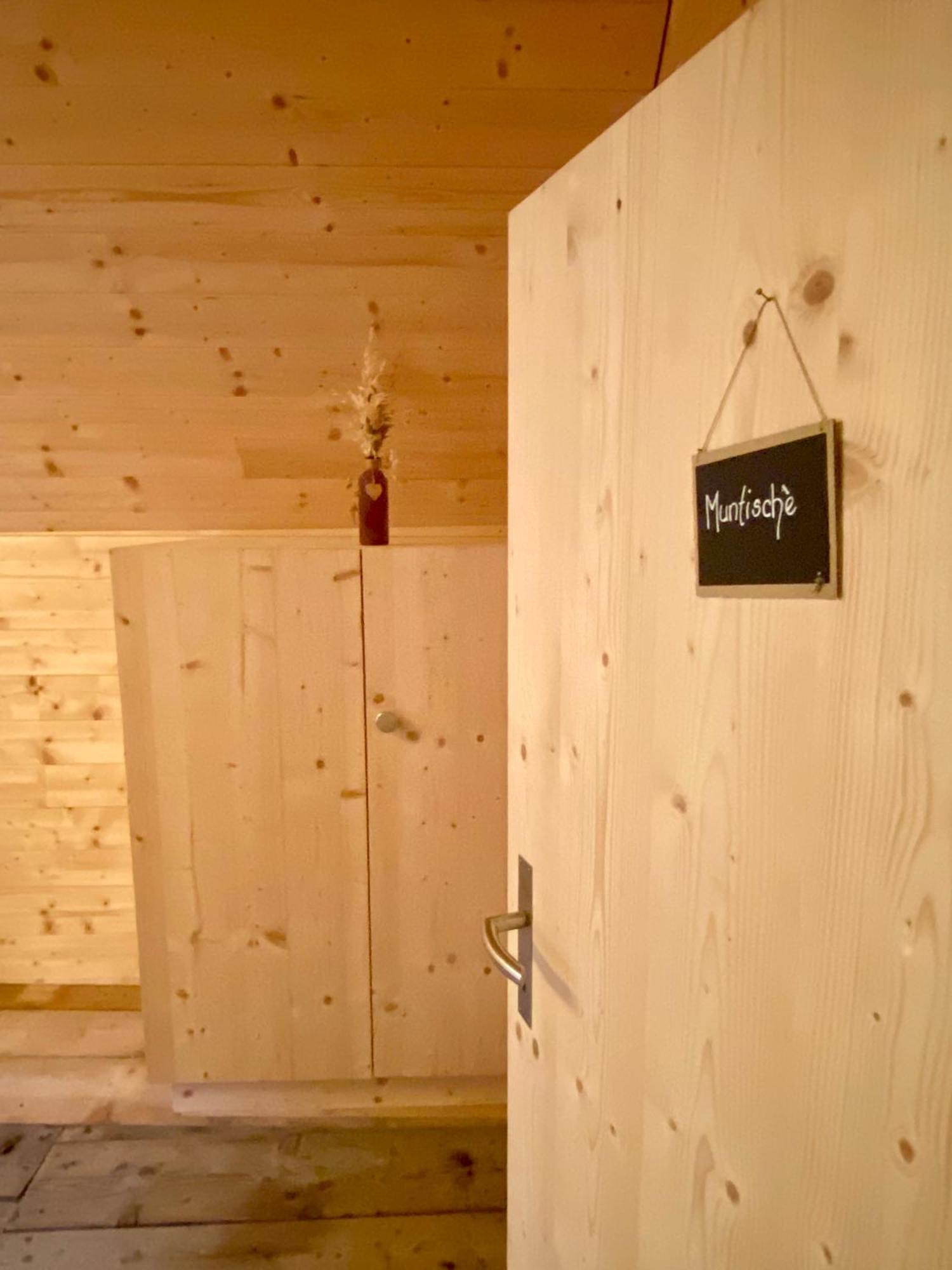 Alp Es-Cha Dadour Bed & Breakfast Madulain Bagian luar foto